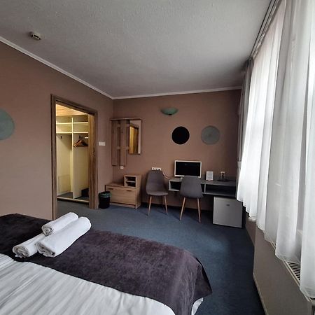 Hotel Unicornis Eger Exterior photo
