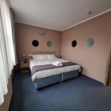 Hotel Unicornis Eger Exterior photo