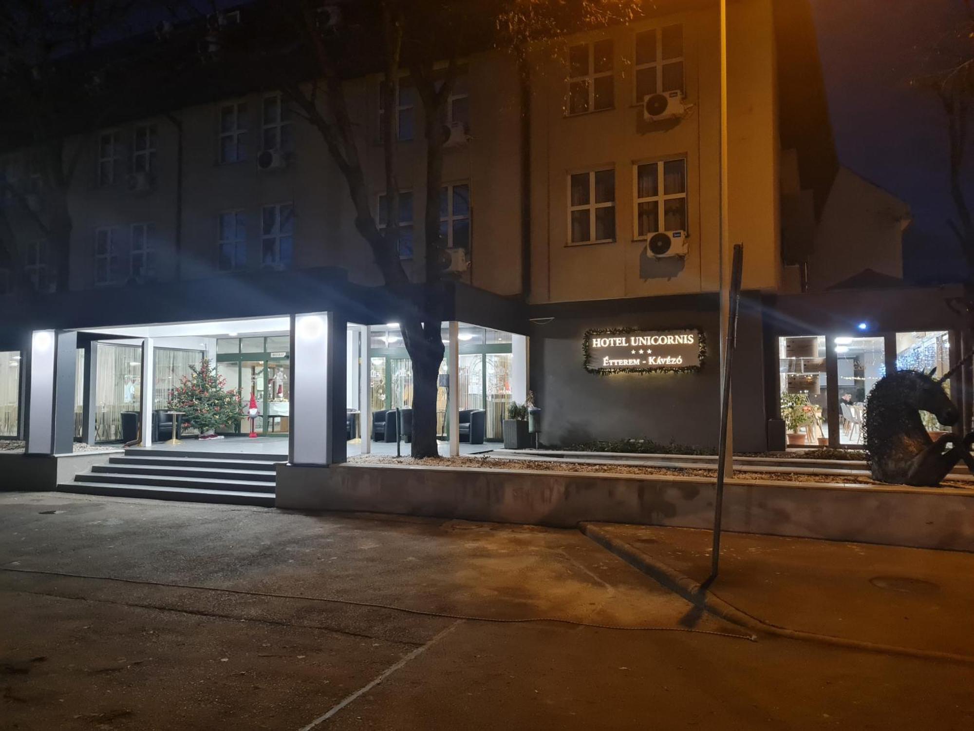 Hotel Unicornis Eger Exterior photo