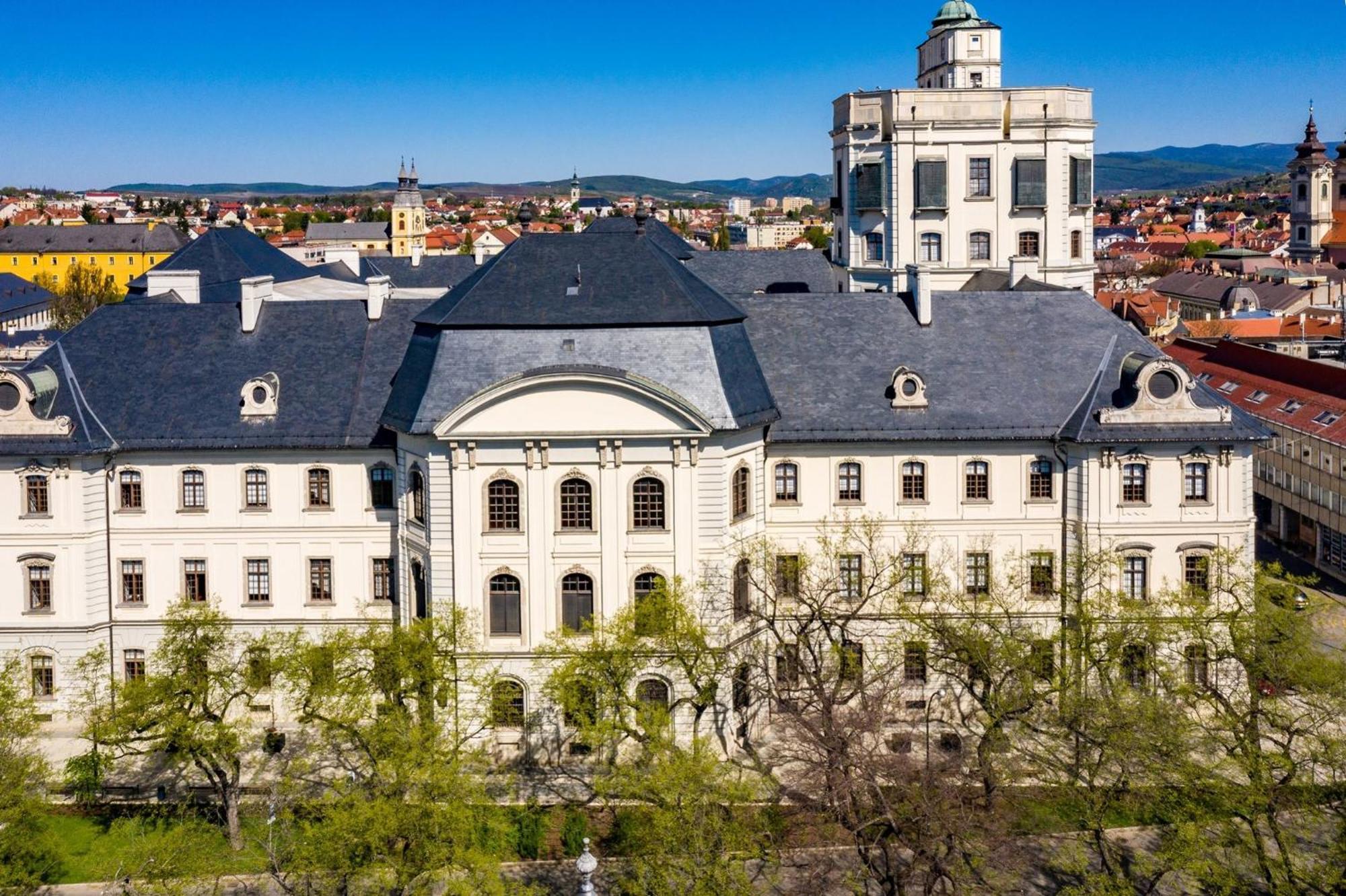 Hotel Unicornis Eger Exterior photo