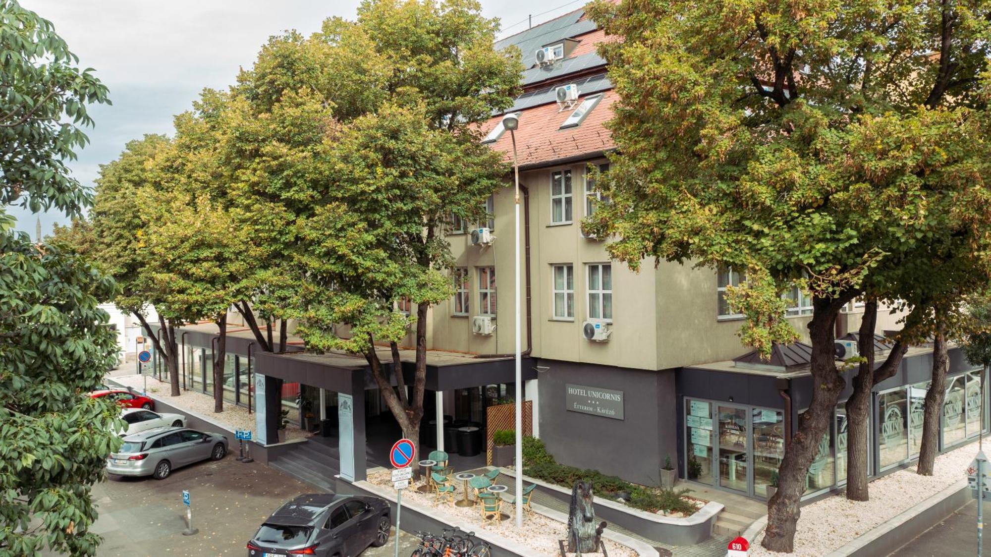 Hotel Unicornis Eger Exterior photo