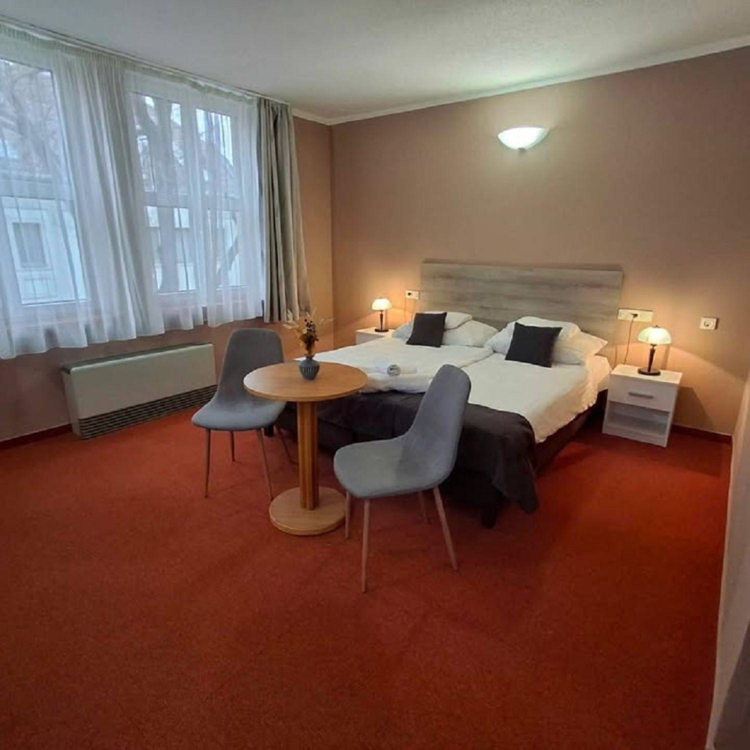 Hotel Unicornis Eger Exterior photo