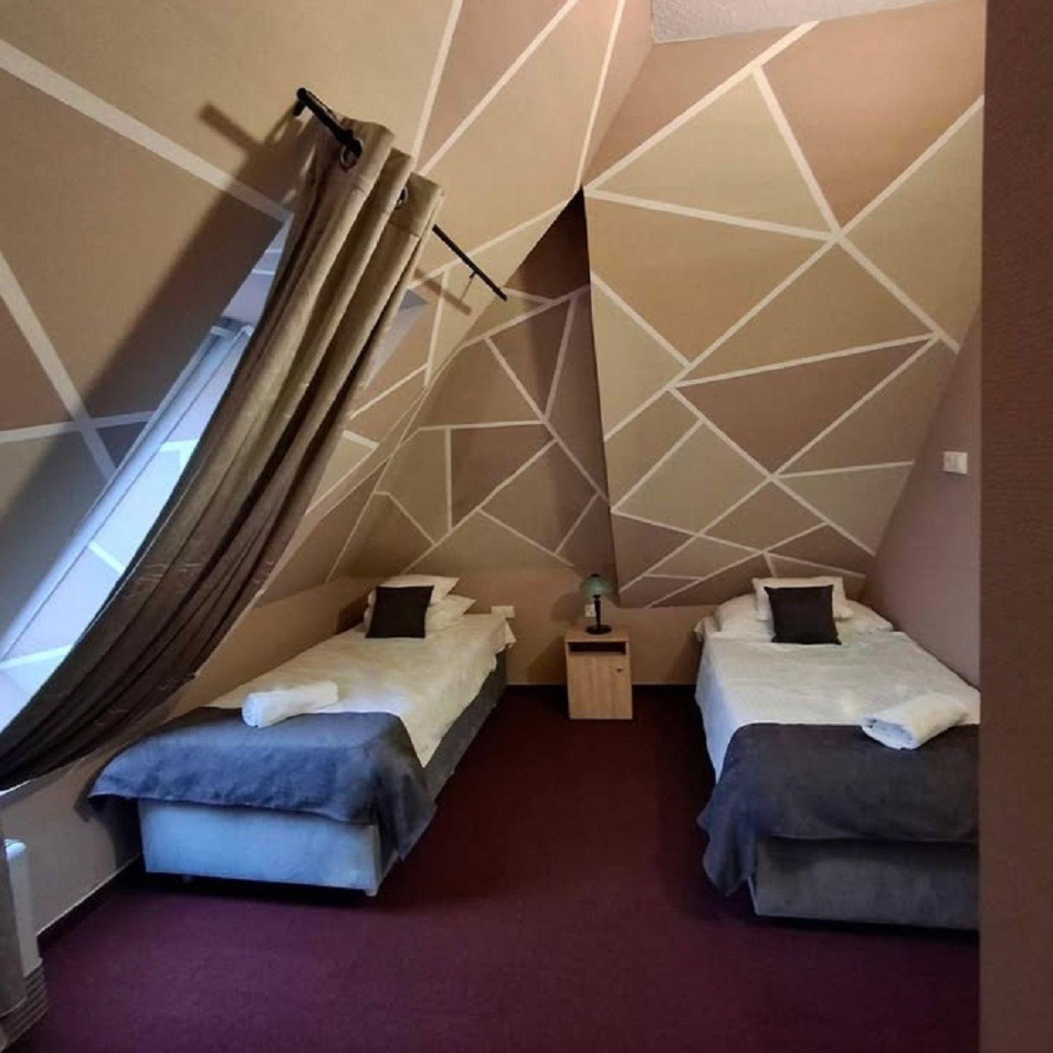 Hotel Unicornis Eger Exterior photo